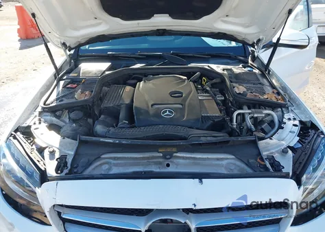 2015 Mercedes-Benz C 300 4Matic z USA, uszkodzony, nr VIN 55SWF4KBXFU062495